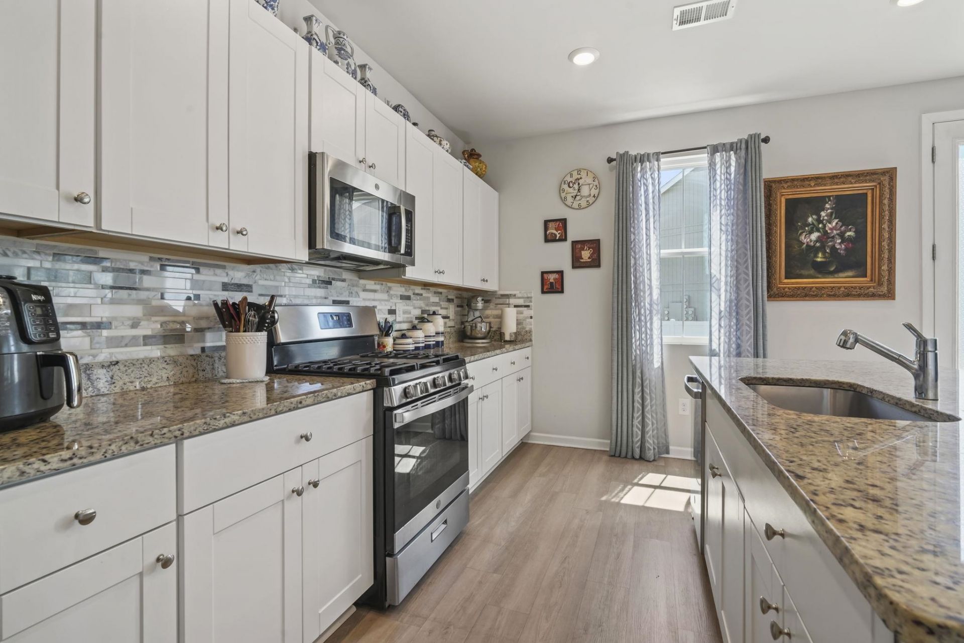 79 S Reindeer Rd. Photo 5