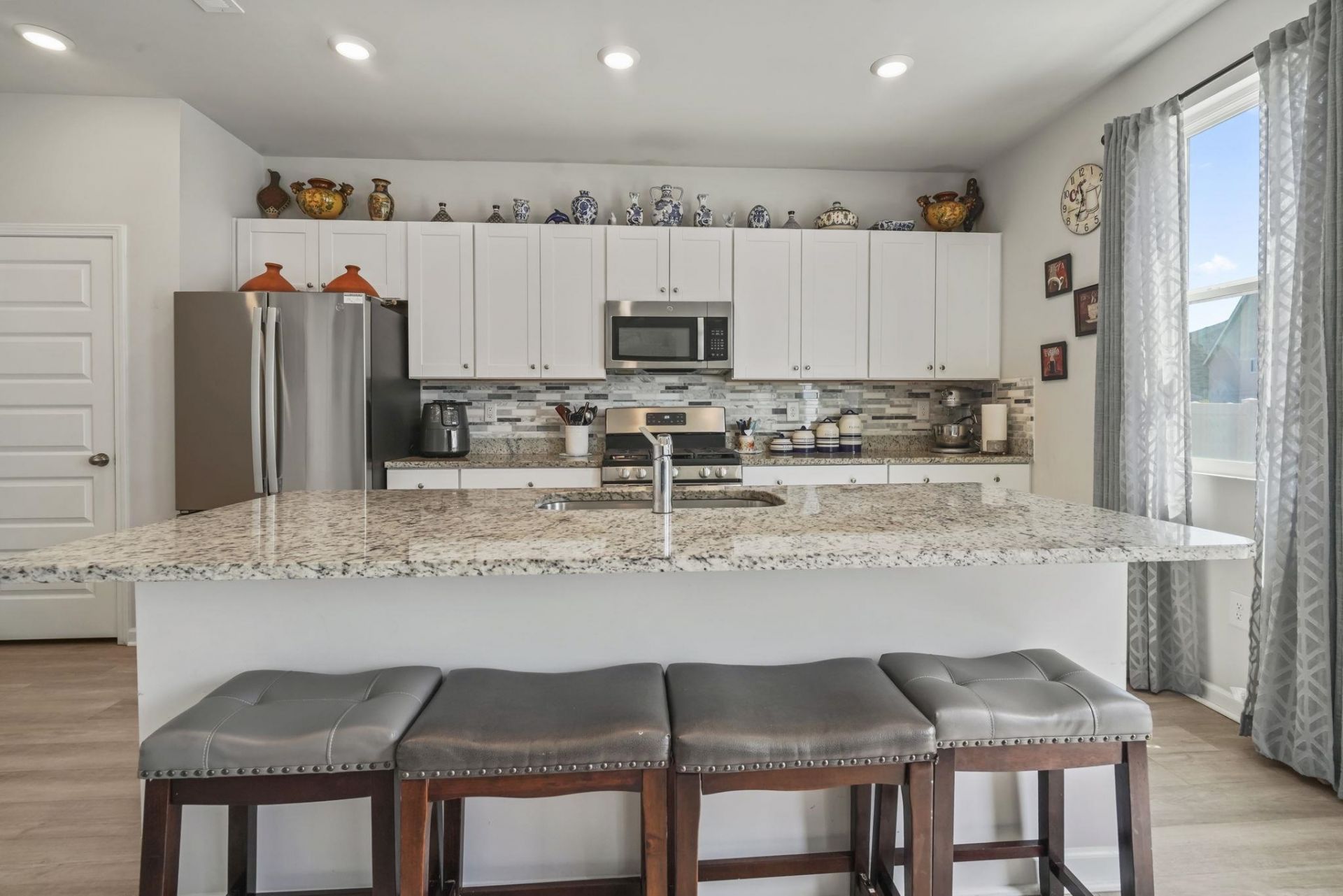 79 S Reindeer Rd. Photo 6