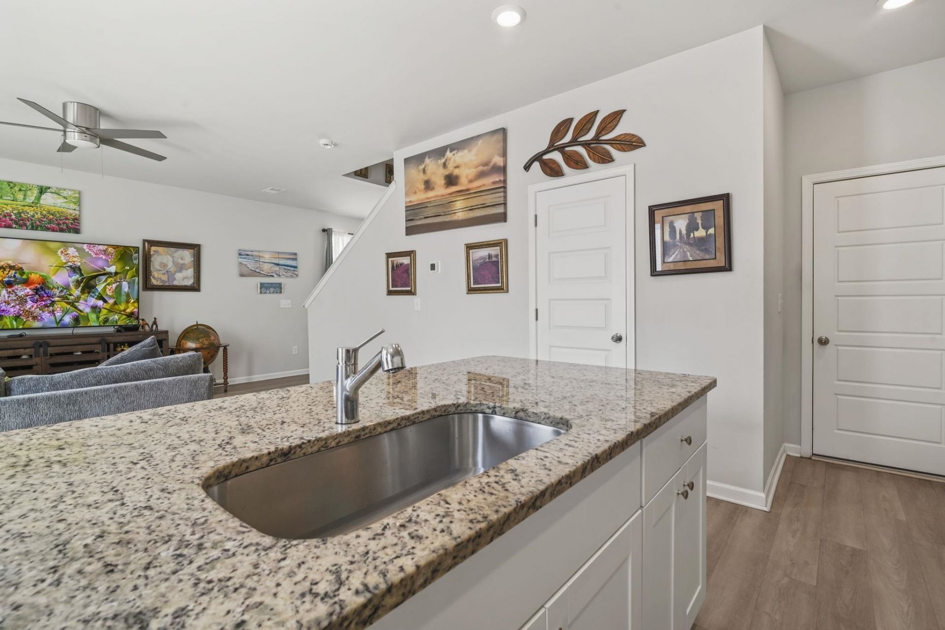 79 S Reindeer Rd. Photo 7