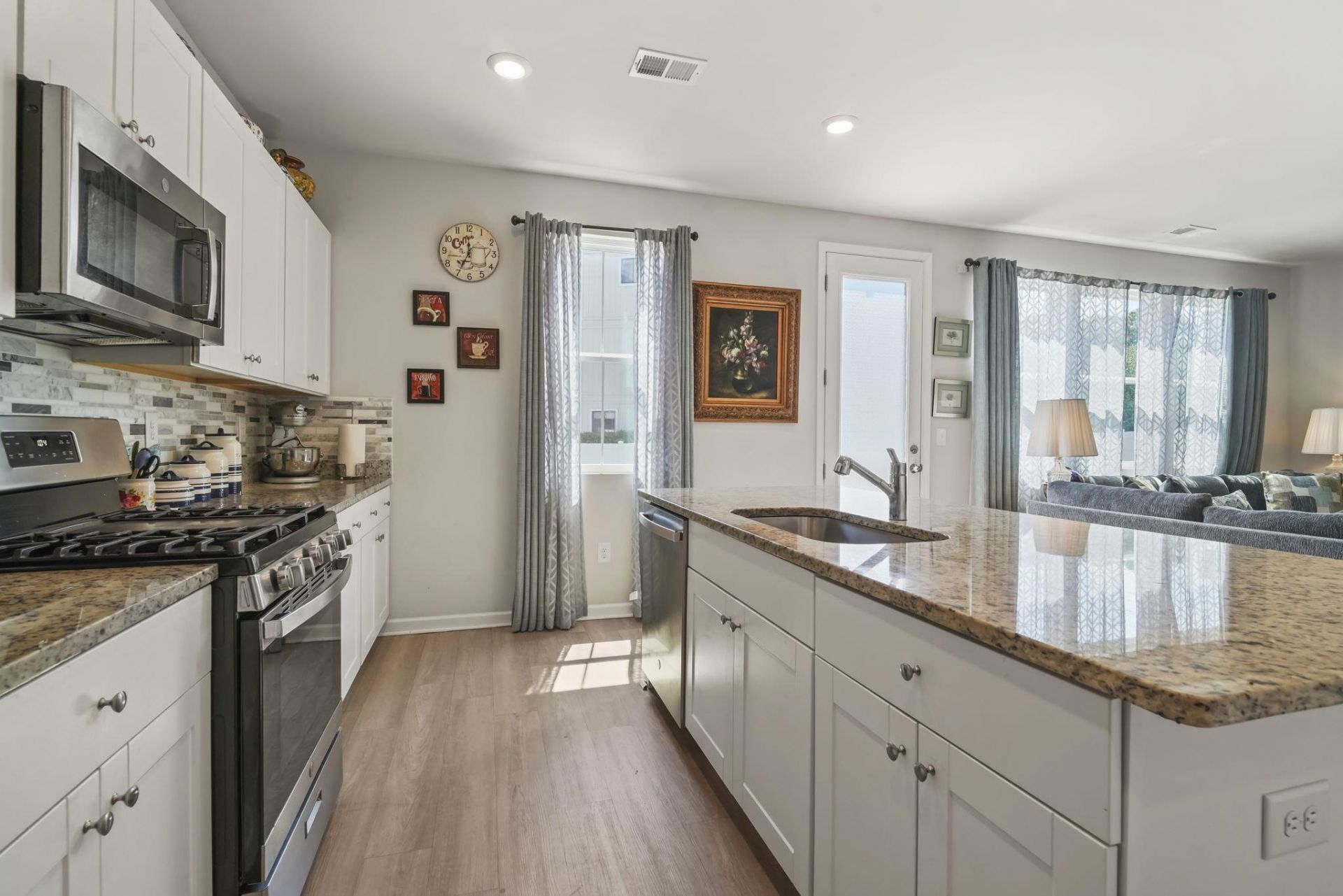 79 S Reindeer Rd. Photo 9