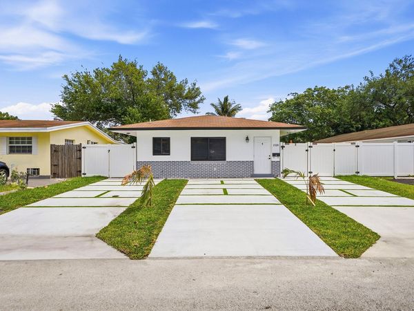 1320 SW 34th Avenue, Unit 2, Fort Lauderdale, FL 33312
