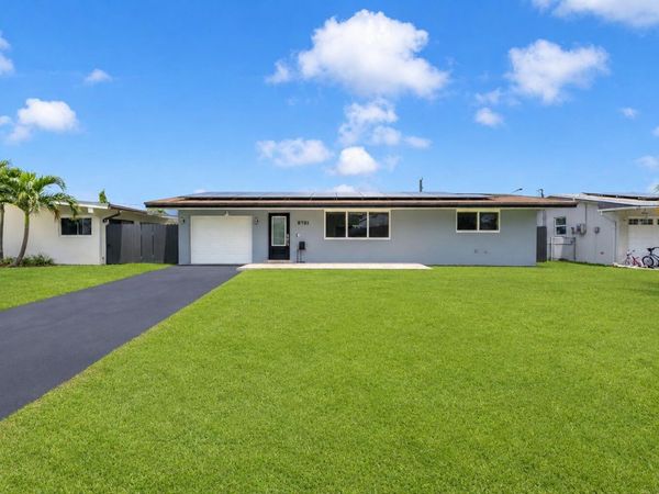 8781 NW 15th Street, Pembroke Pines, FL 33024