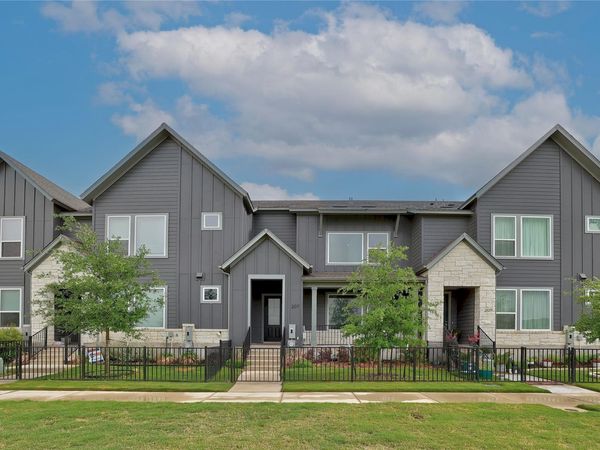 207 Flowers Ave, Hutto, TX 78634