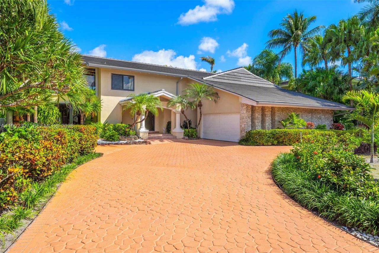 448 Poinciana Dr, Hallandale Beach, FL 33009 Photo