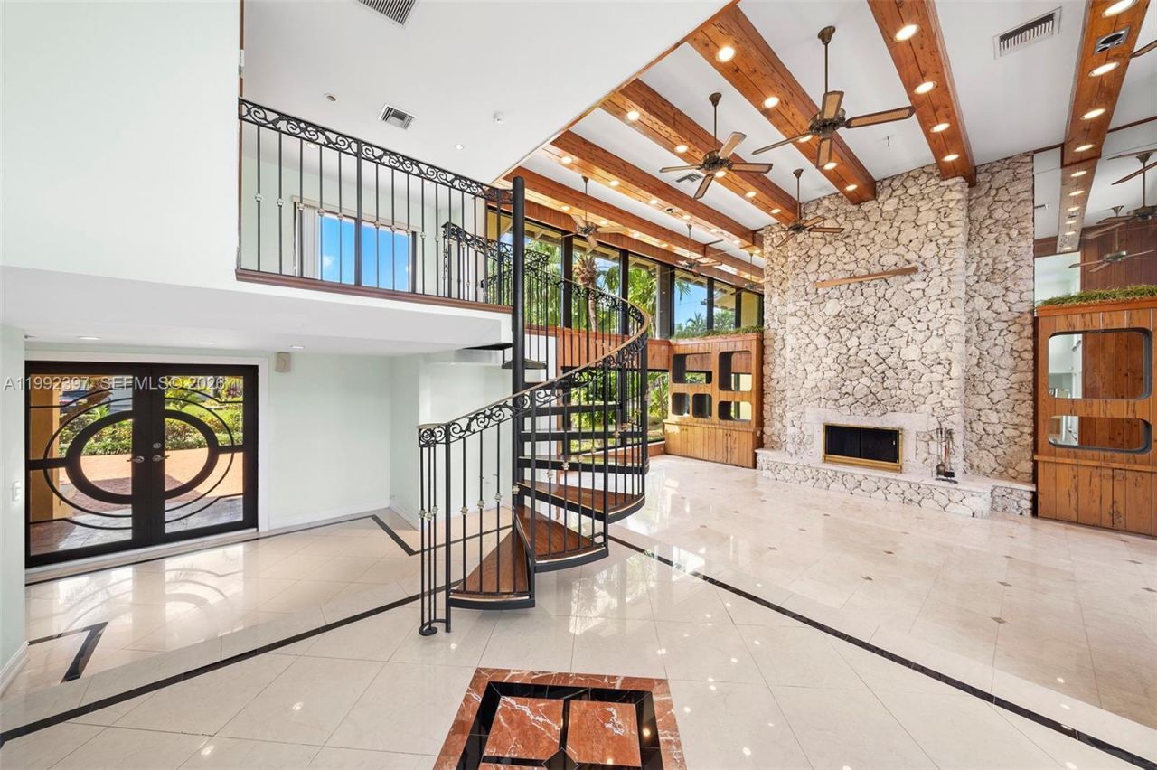 448 Poinciana Dr, Hallandale Beach, FL 33009 Photo