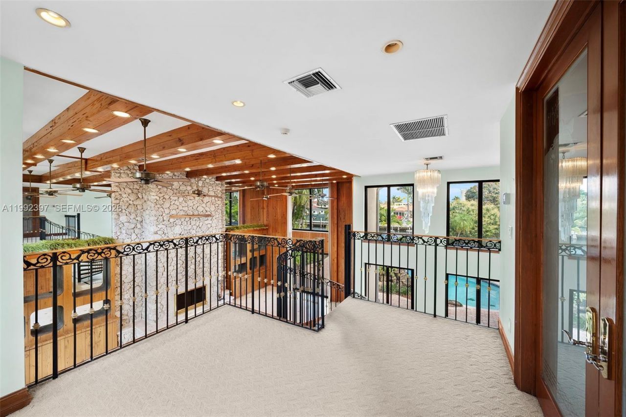 448 Poinciana Dr, Hallandale Beach, FL 33009 Photo