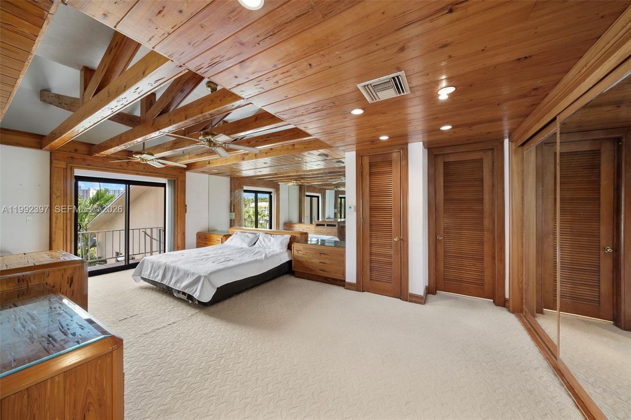 448 Poinciana Dr, Hallandale Beach, FL 33009 Photo