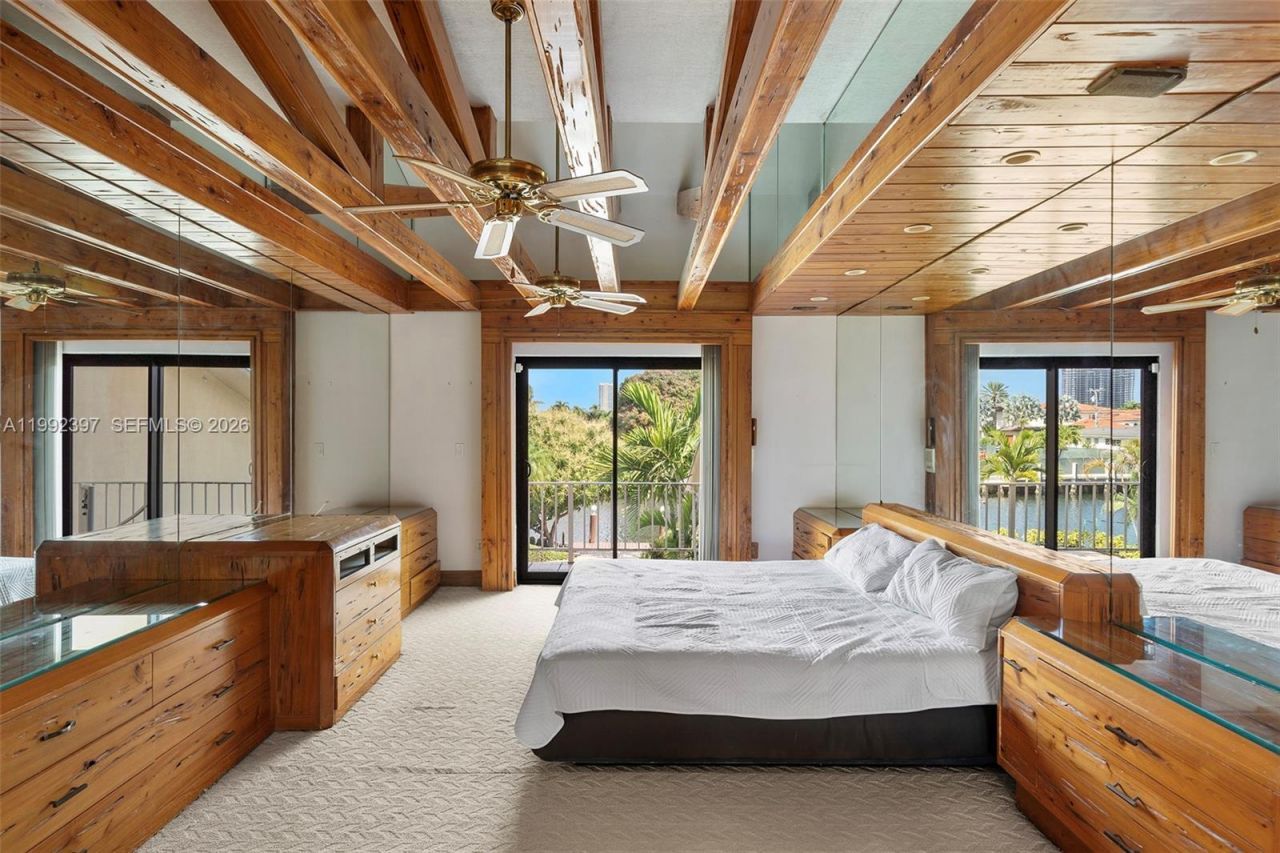 448 Poinciana Dr, Hallandale Beach, FL 33009 Photo