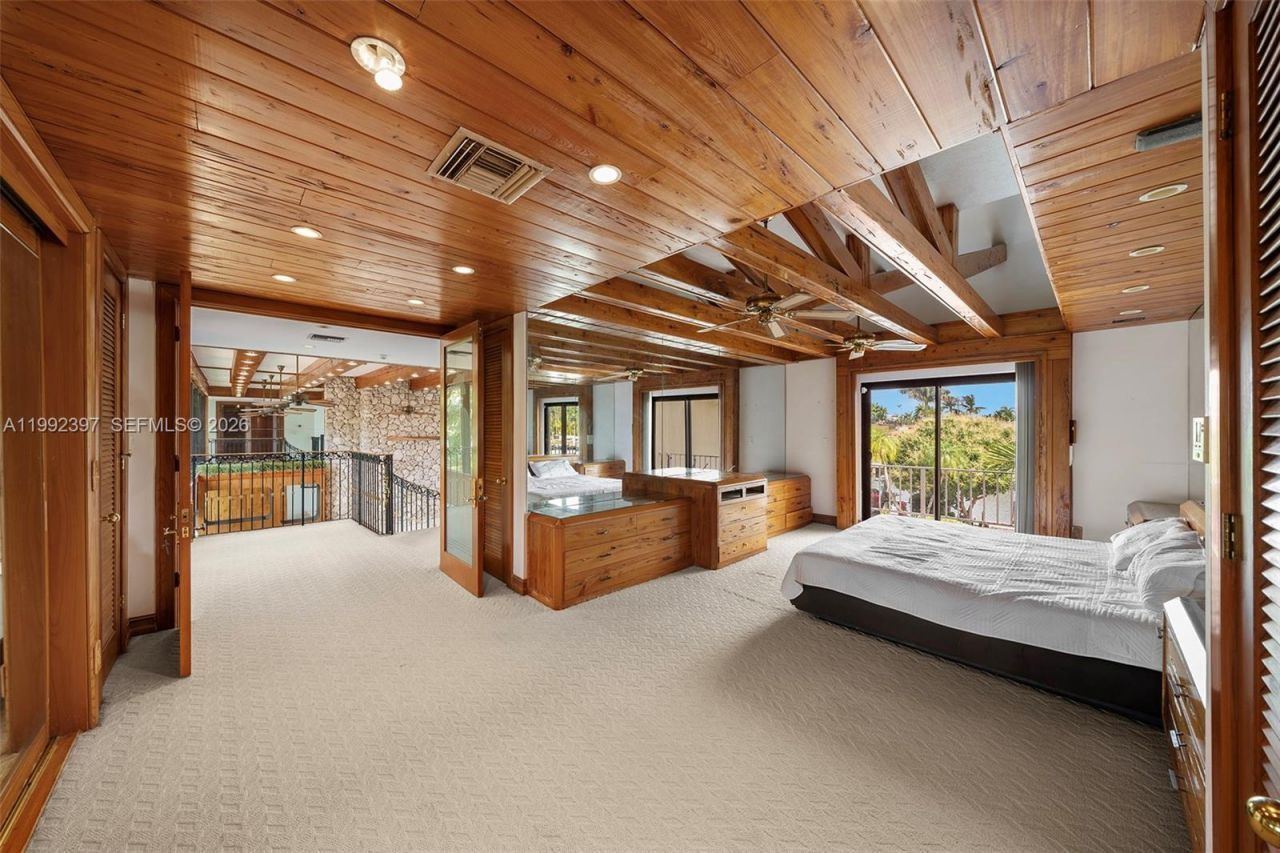 448 Poinciana Dr, Hallandale Beach, FL 33009 Photo