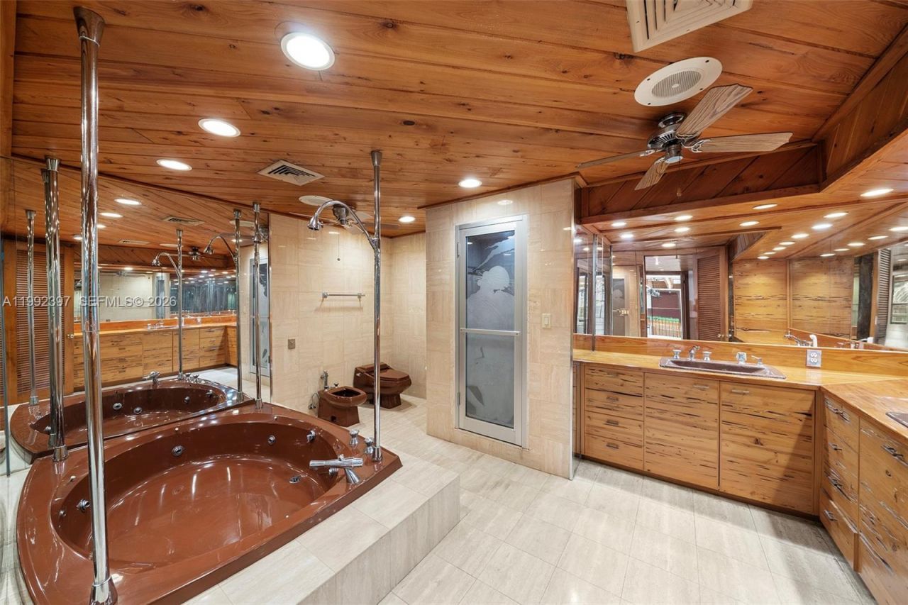 448 Poinciana Dr, Hallandale Beach, FL 33009 Photo