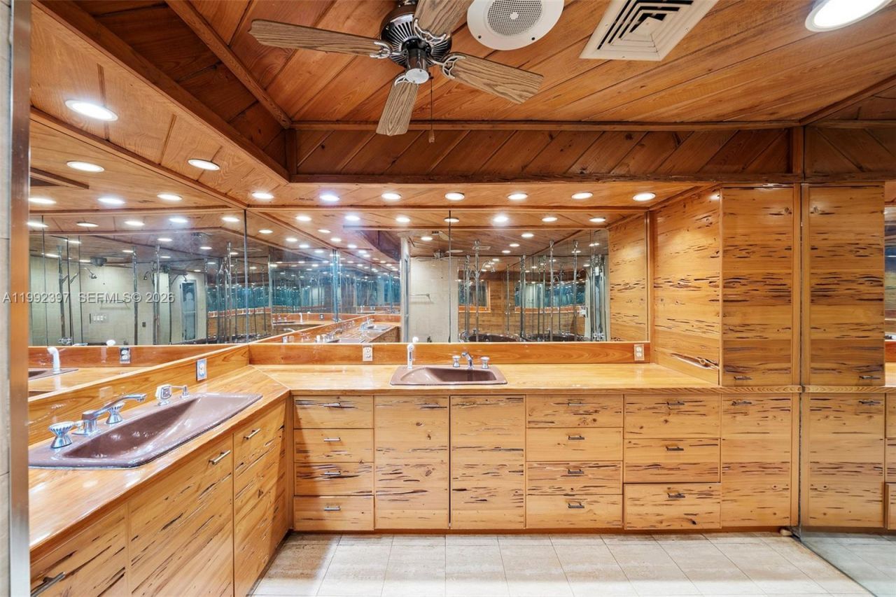 448 Poinciana Dr, Hallandale Beach, FL 33009 Photo