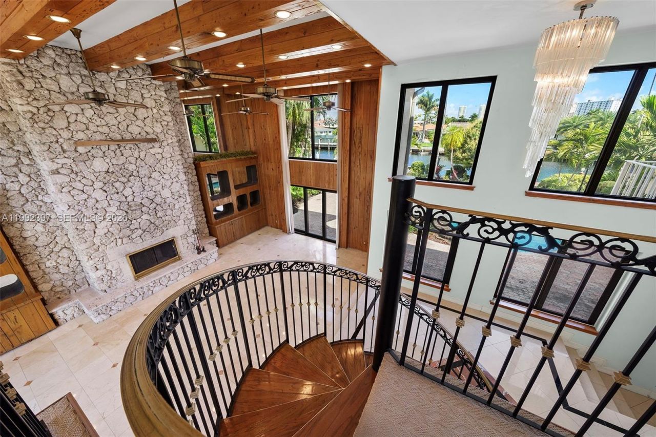 448 Poinciana Dr, Hallandale Beach, FL 33009 Photo