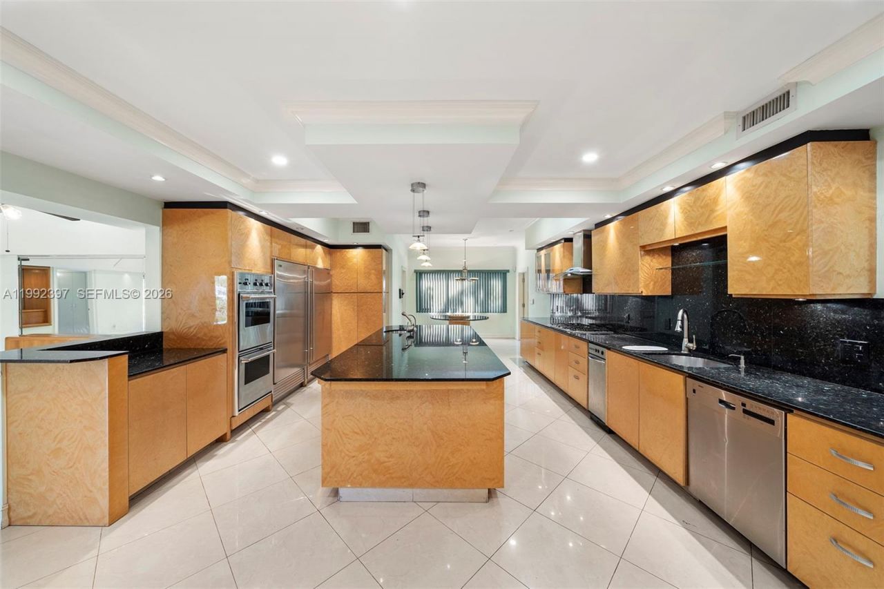 448 Poinciana Dr, Hallandale Beach, FL 33009 Photo