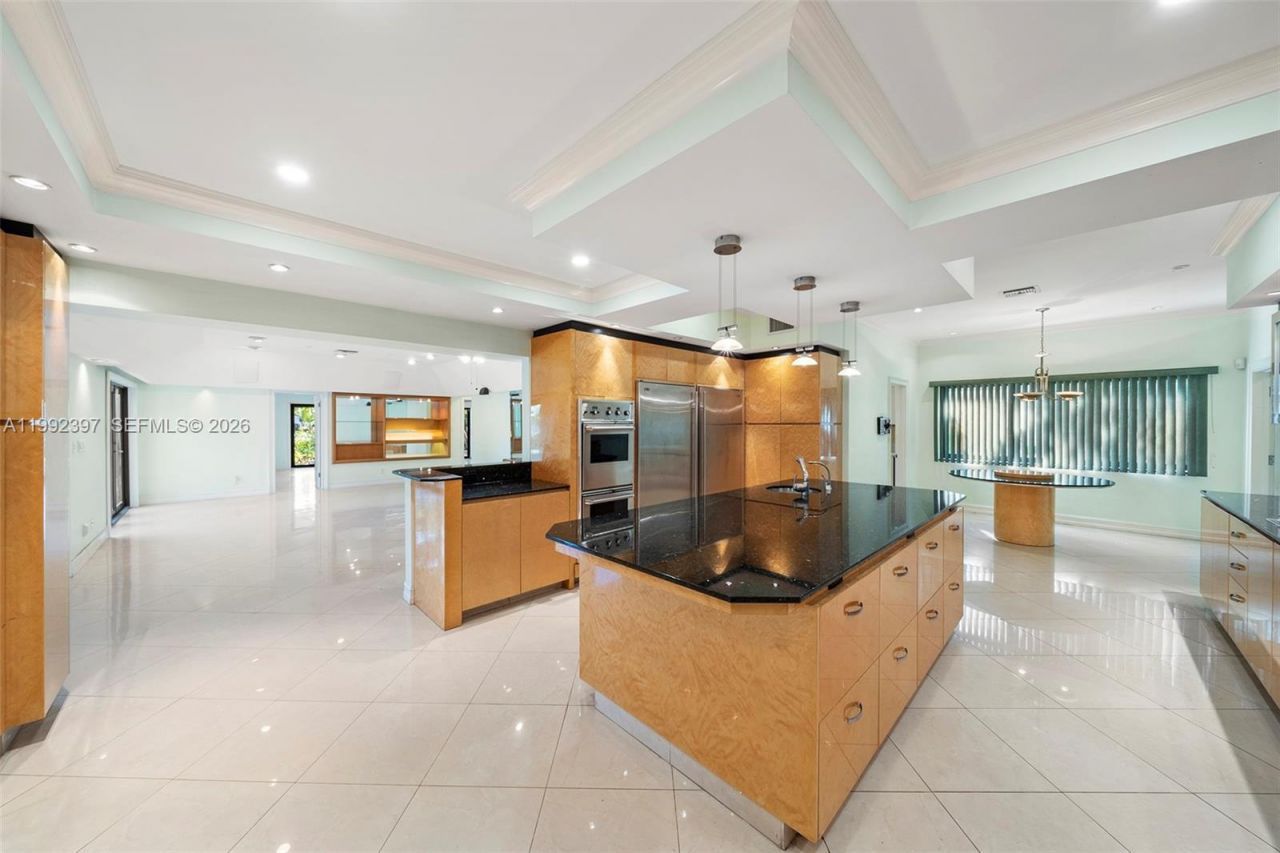 448 Poinciana Dr, Hallandale Beach, FL 33009 Photo