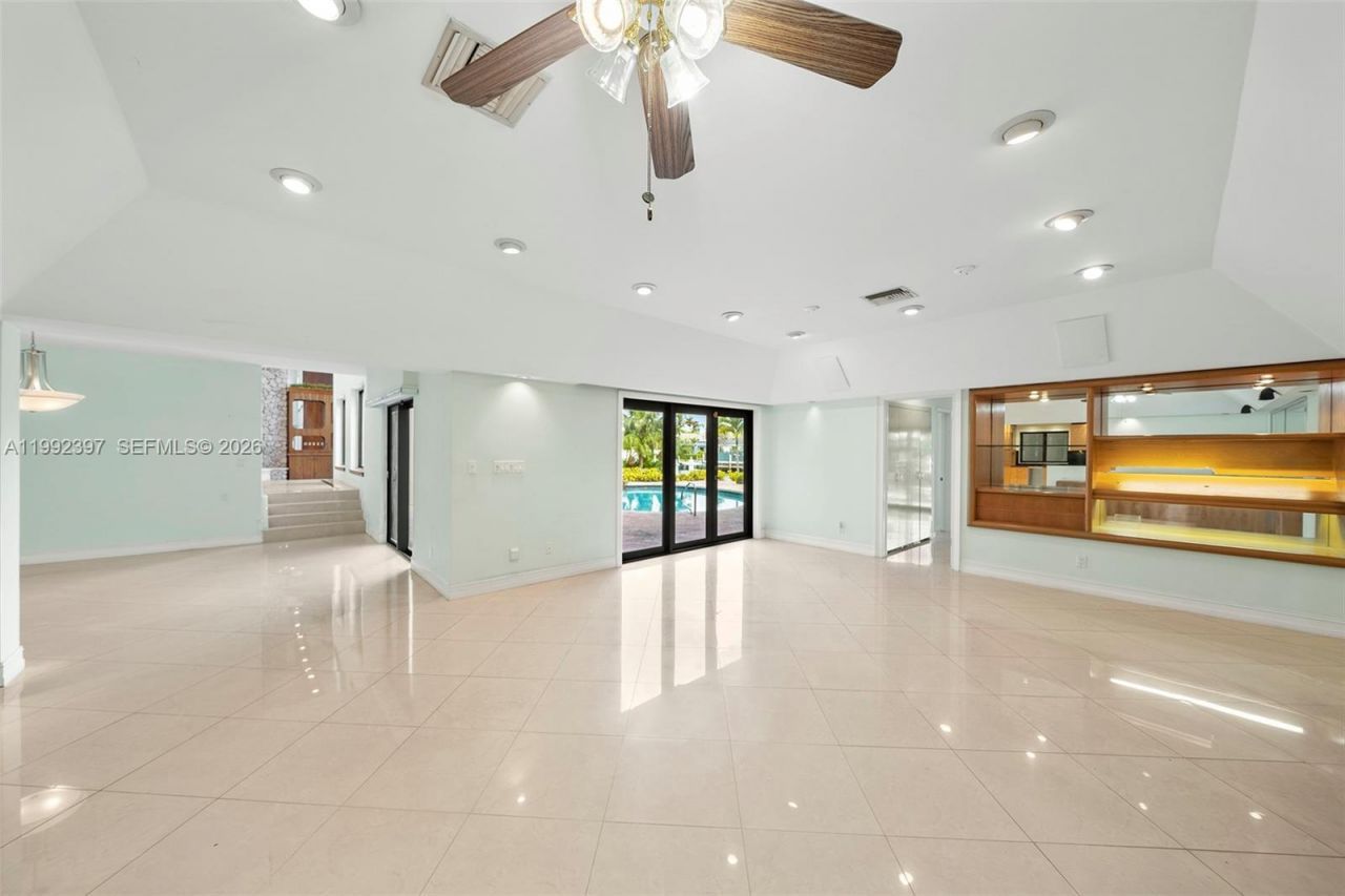 448 Poinciana Dr, Hallandale Beach, FL 33009 Photo