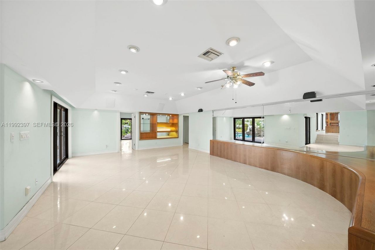 448 Poinciana Dr, Hallandale Beach, FL 33009 Photo