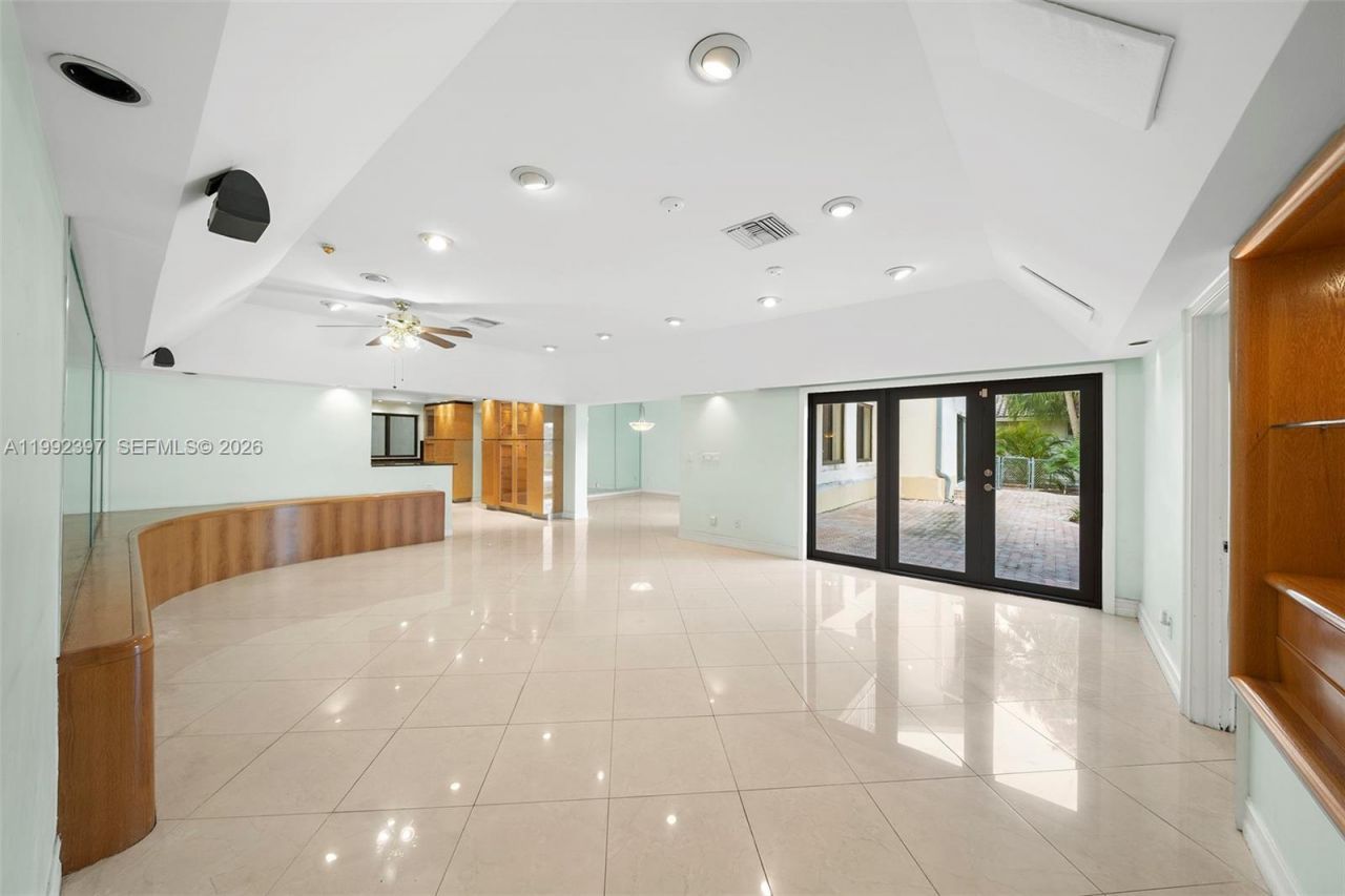 448 Poinciana Dr, Hallandale Beach, FL 33009 Photo