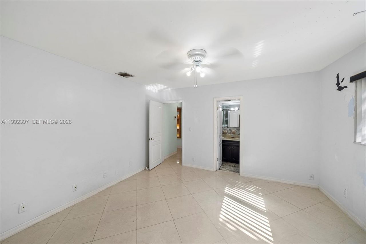 448 Poinciana Dr, Hallandale Beach, FL 33009 Photo