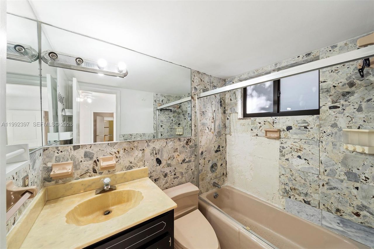 448 Poinciana Dr, Hallandale Beach, FL 33009 Photo