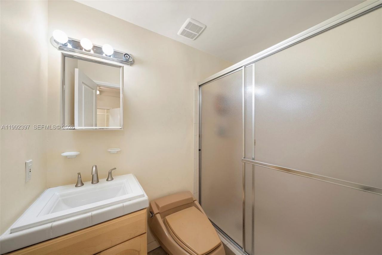 448 Poinciana Dr, Hallandale Beach, FL 33009 Photo