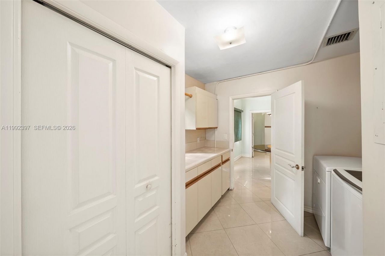 448 Poinciana Dr, Hallandale Beach, FL 33009 Photo