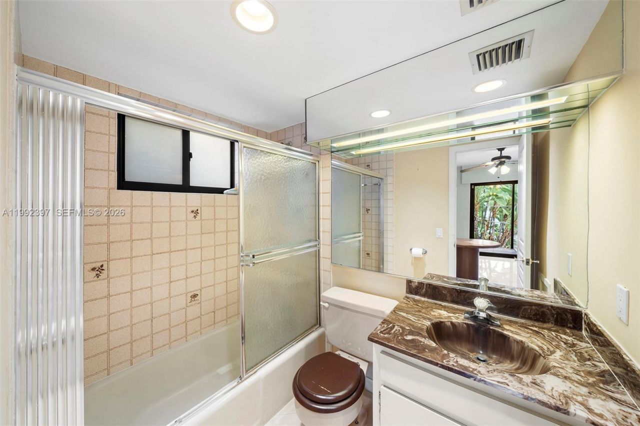 448 Poinciana Dr, Hallandale Beach, FL 33009 Photo