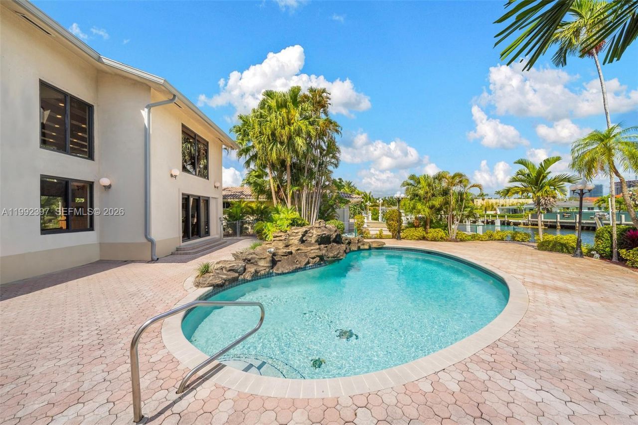 448 Poinciana Dr, Hallandale Beach, FL 33009 Photo