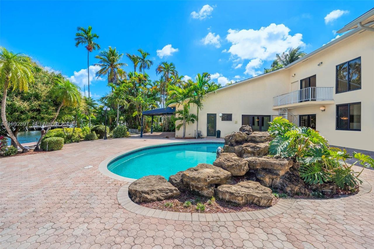 448 Poinciana Dr, Hallandale Beach, FL 33009 Photo