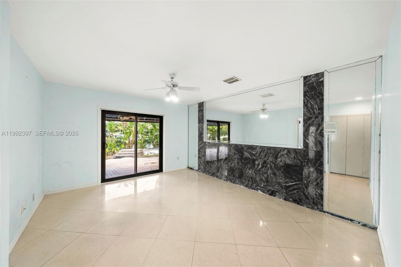 448 Poinciana Dr, Hallandale Beach, FL 33009 Photo