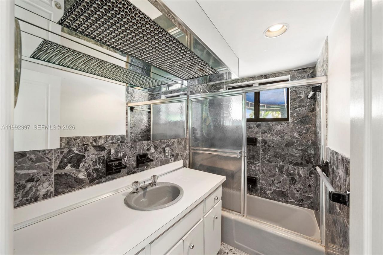 448 Poinciana Dr, Hallandale Beach, FL 33009 Photo