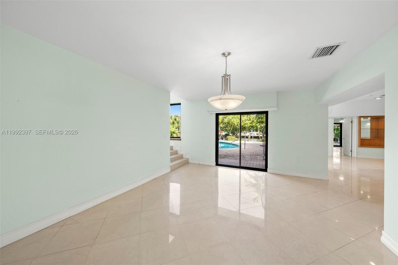 448 Poinciana Dr, Hallandale Beach, FL 33009 Photo