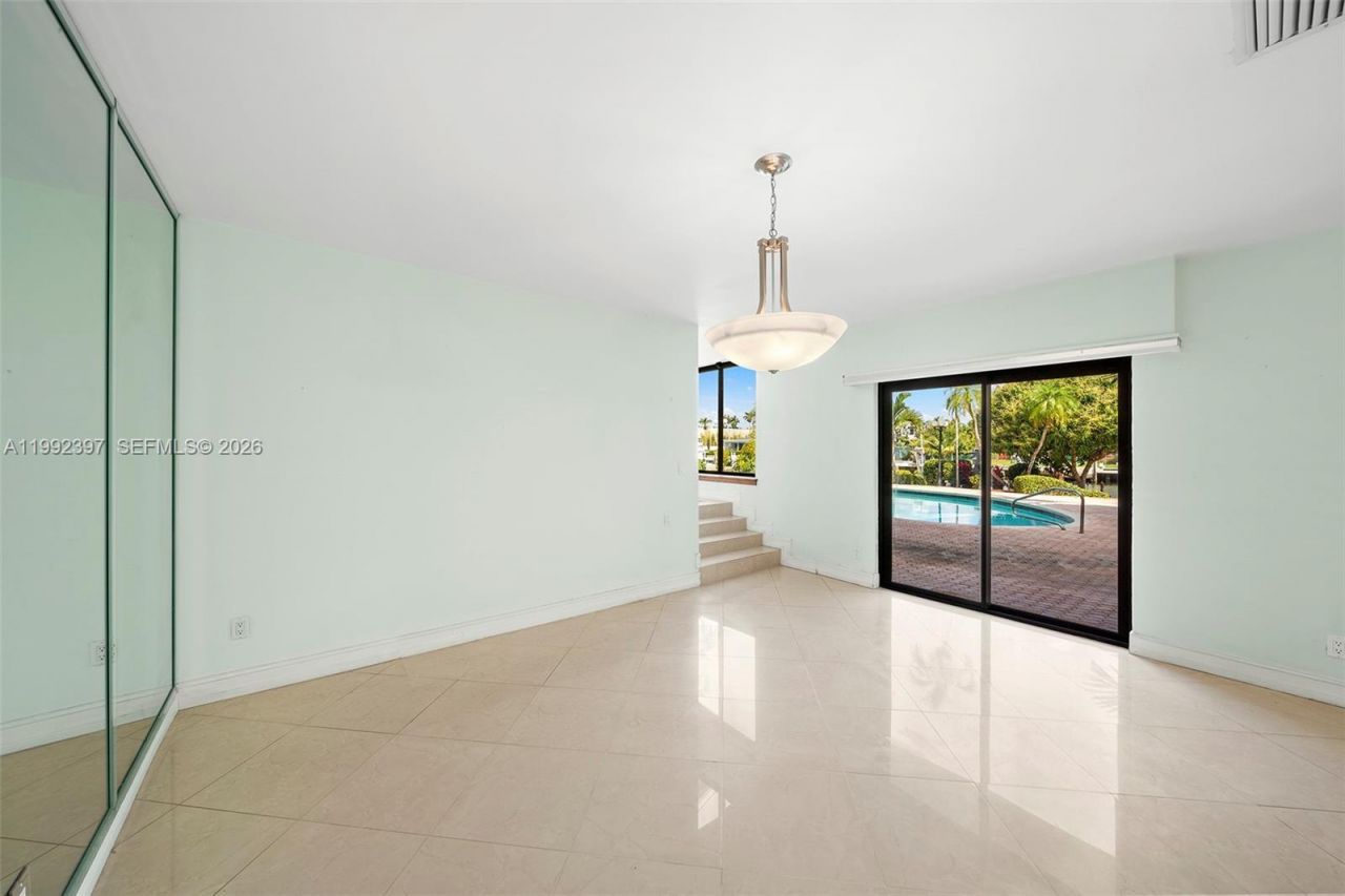 448 Poinciana Dr, Hallandale Beach, FL 33009 Photo