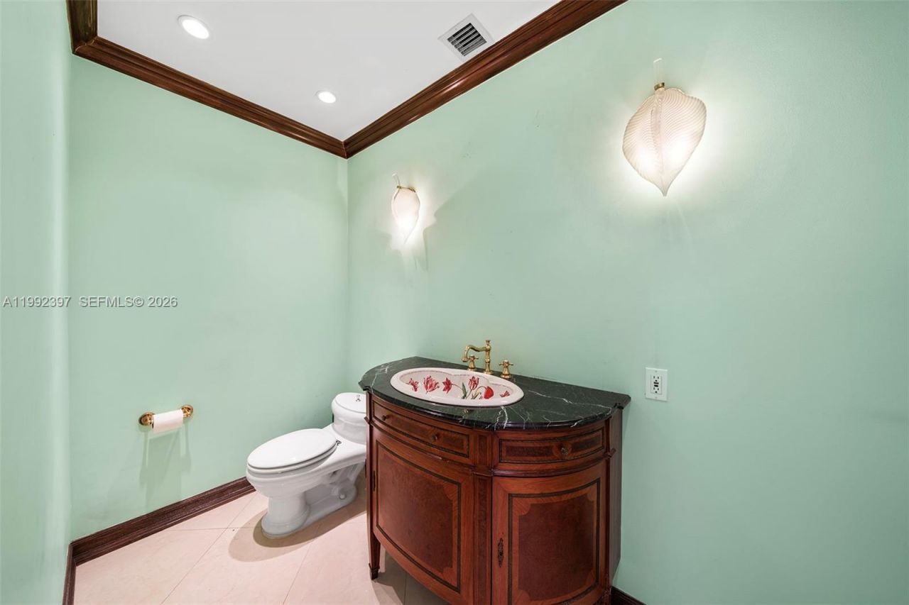 448 Poinciana Dr, Hallandale Beach, FL 33009 Photo