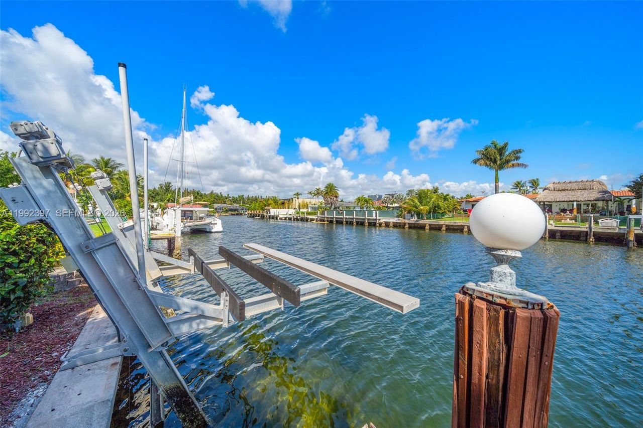 448 Poinciana Dr, Hallandale Beach, FL 33009 Photo