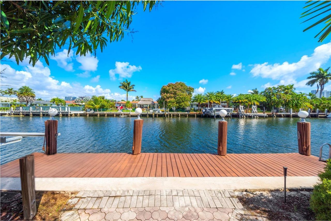 448 Poinciana Dr, Hallandale Beach, FL 33009 Photo