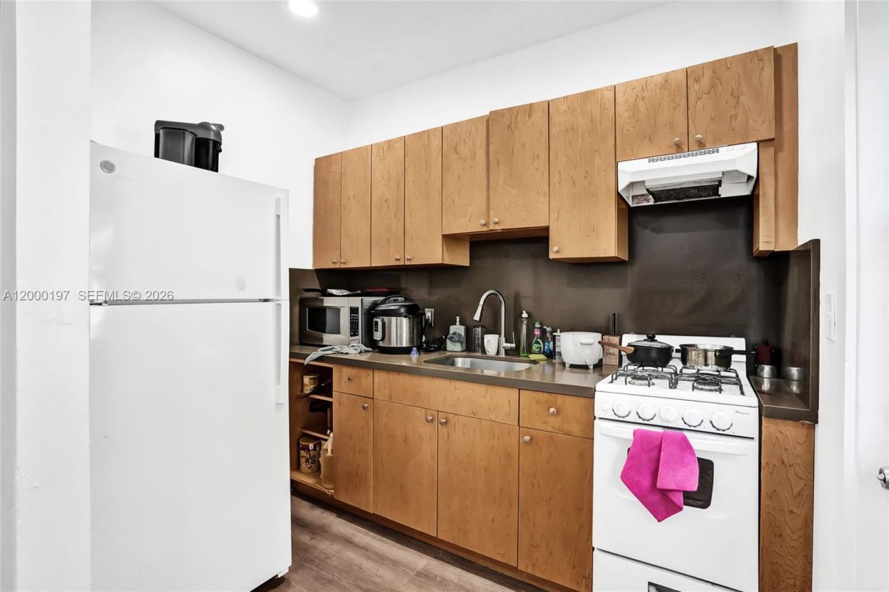 7710 Carlyle Ave , Miami Beach, FL 33141 Photo