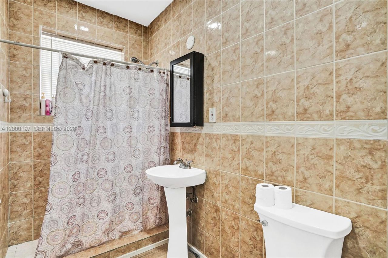 7710 Carlyle Ave , Miami Beach, FL 33141 Photo