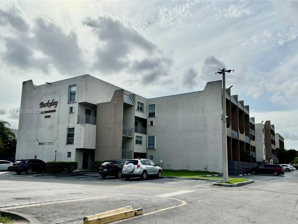 10900 SW 104th St , Unit 303, Miami, FL 33176