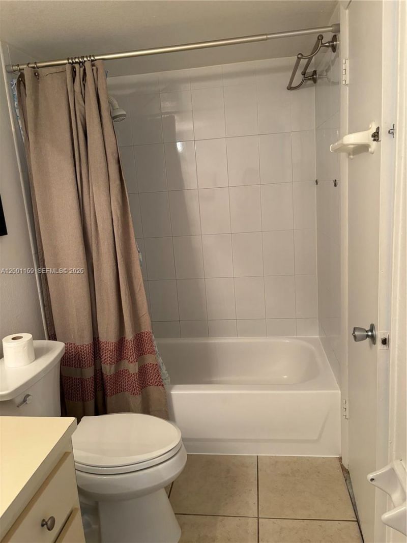 10900 SW 104th St, Unit 303, Miami, FL 33176 Photo