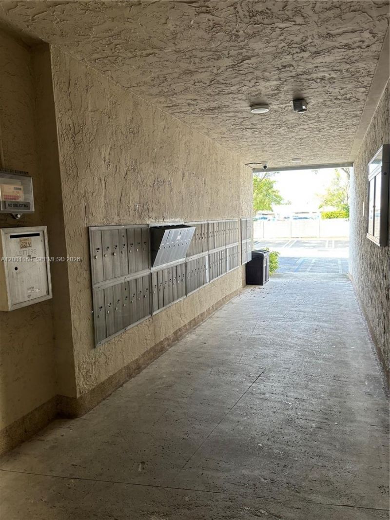 10900 SW 104th St, Unit 303, Miami, FL 33176 Photo