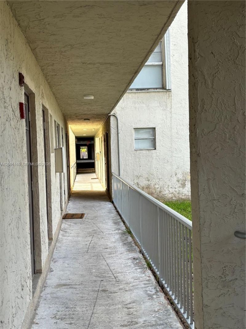 10900 SW 104th St, Unit 303, Miami, FL 33176 Photo