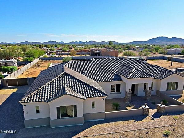 19 E DESERT HILLS Drive, Phoenix, AZ 85086