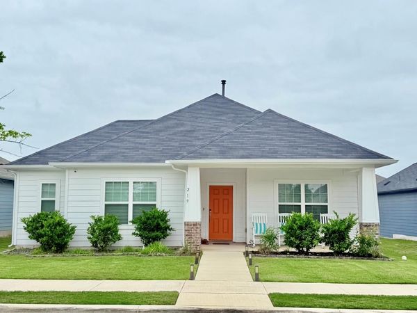 219 Roaming DR, Hutto, TX 78634