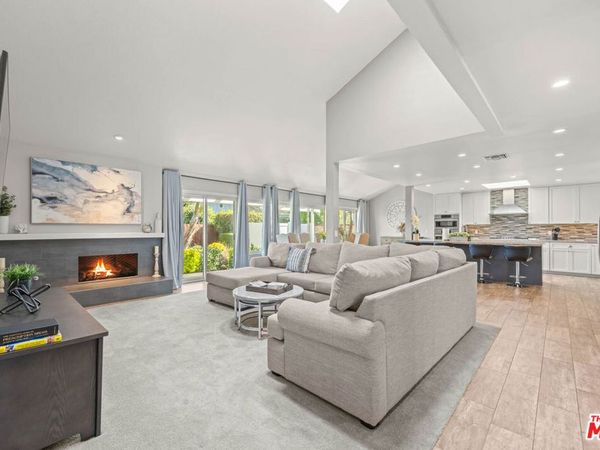 23236 VIA CALISERO, Valencia, CA 91355