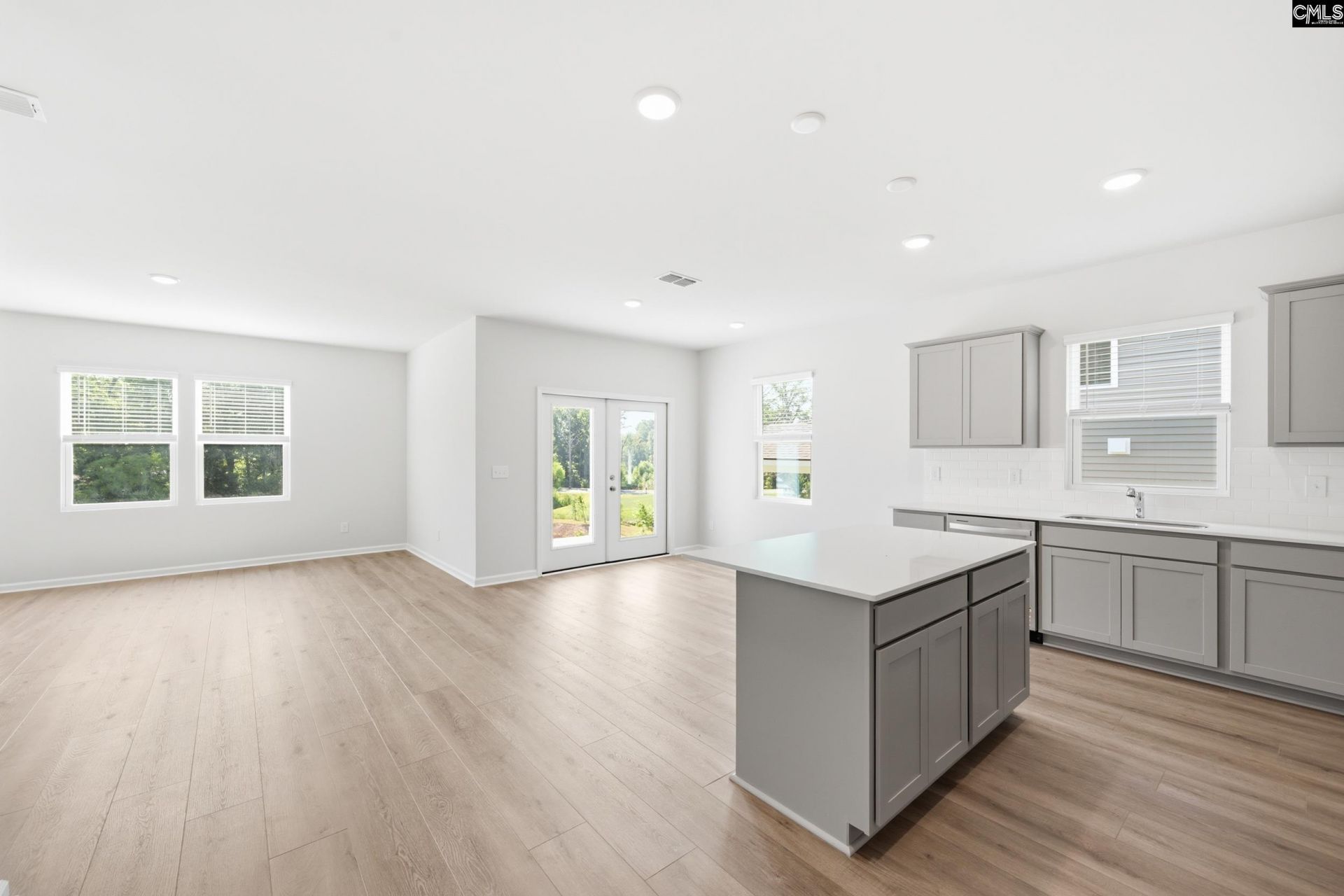 426 Edith Court Photo 6