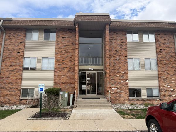 742 W Kilgore Road, Unit 106, Kalamazoo, MI 49008