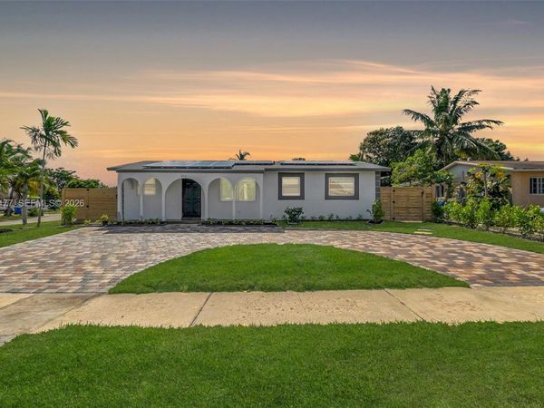 810 SW 14th Ct , Deerfield Beach, FL 33441