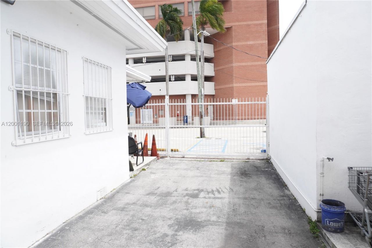 2597 SW 37th Ave, Miami, FL 33133 Photo