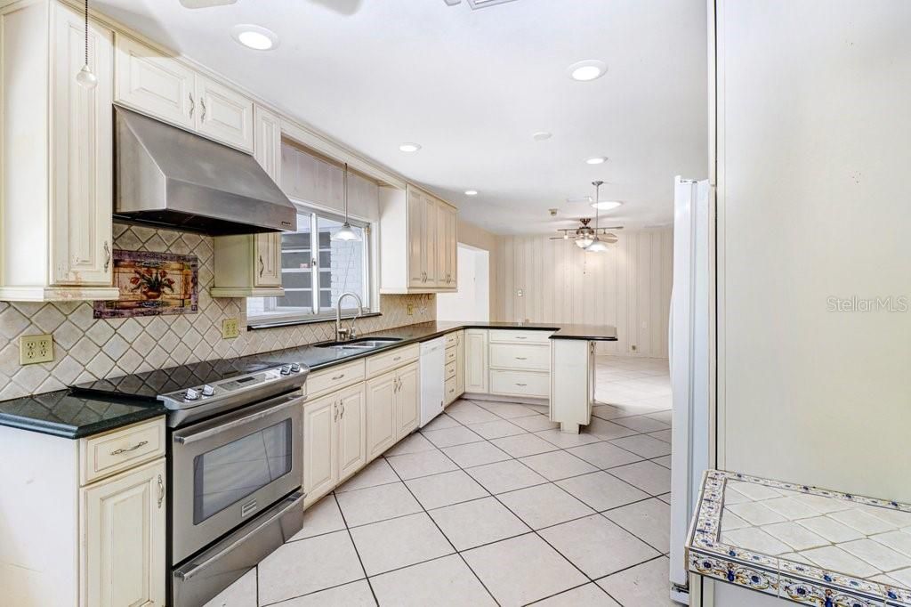 1350 Eckles Drive, Tampa, FL 33612 Photo