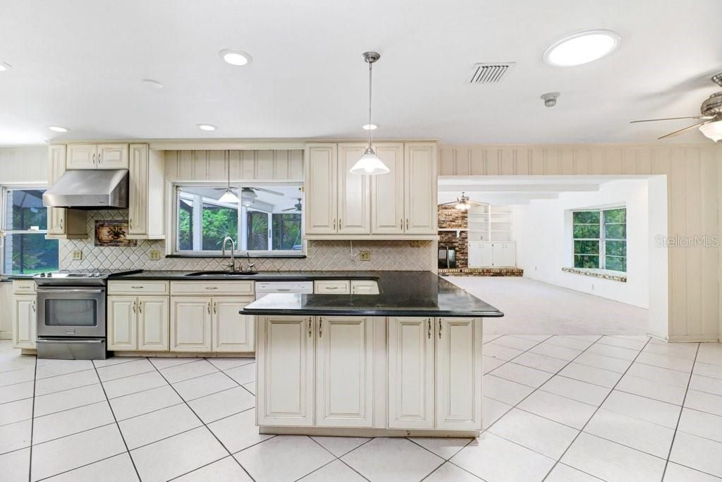 1350 Eckles Drive, Tampa, FL 33612 Photo